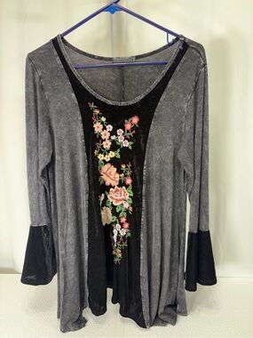 T Party Fashion Gray Tunic with Black Velvet Floral Appliqué 3665